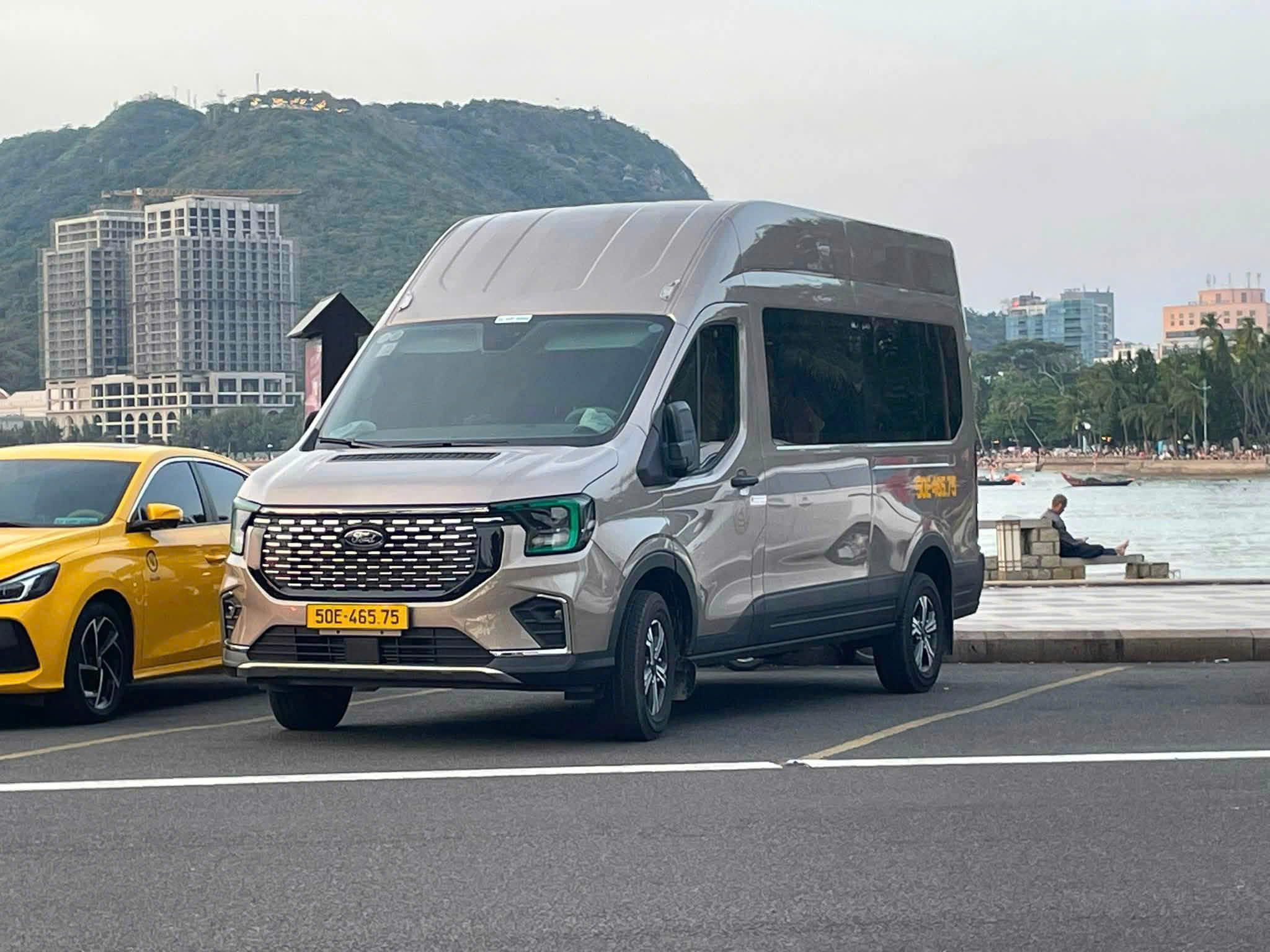 Xe 16 chỗ Dragon Travel